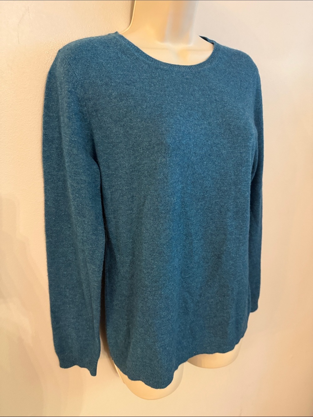 Charter Club Cashmere Women’s Teal Crewneck Sweater size medium- classic design